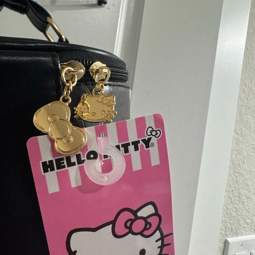 Hello Kitty Black Embossed Women's Makeup bag 🖤🐈‍⬛ - Picture 3 of 5